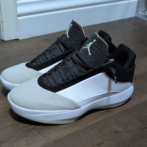 Jordan Low-Top Sneakers in White, Black & Light Gray